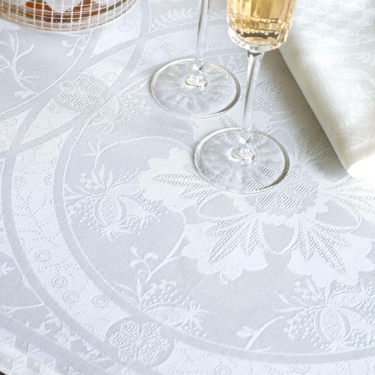 Duchesse Tablecloth -  69x126"